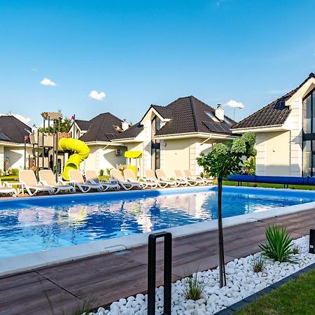 Family Resort Ustka - Domki Dwupoziomowe Z Basenem Exteriér fotografie