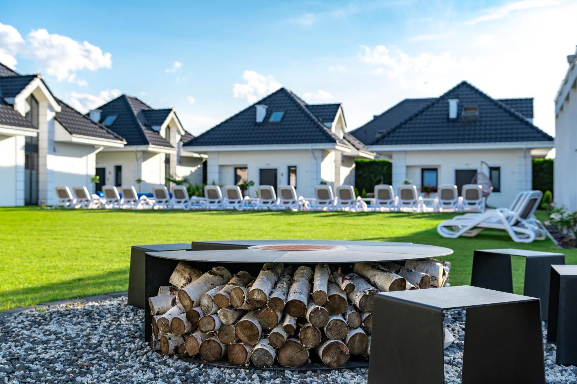Family Resort Ustka - Domki Dwupoziomowe Z Basenem Exteriér fotografie