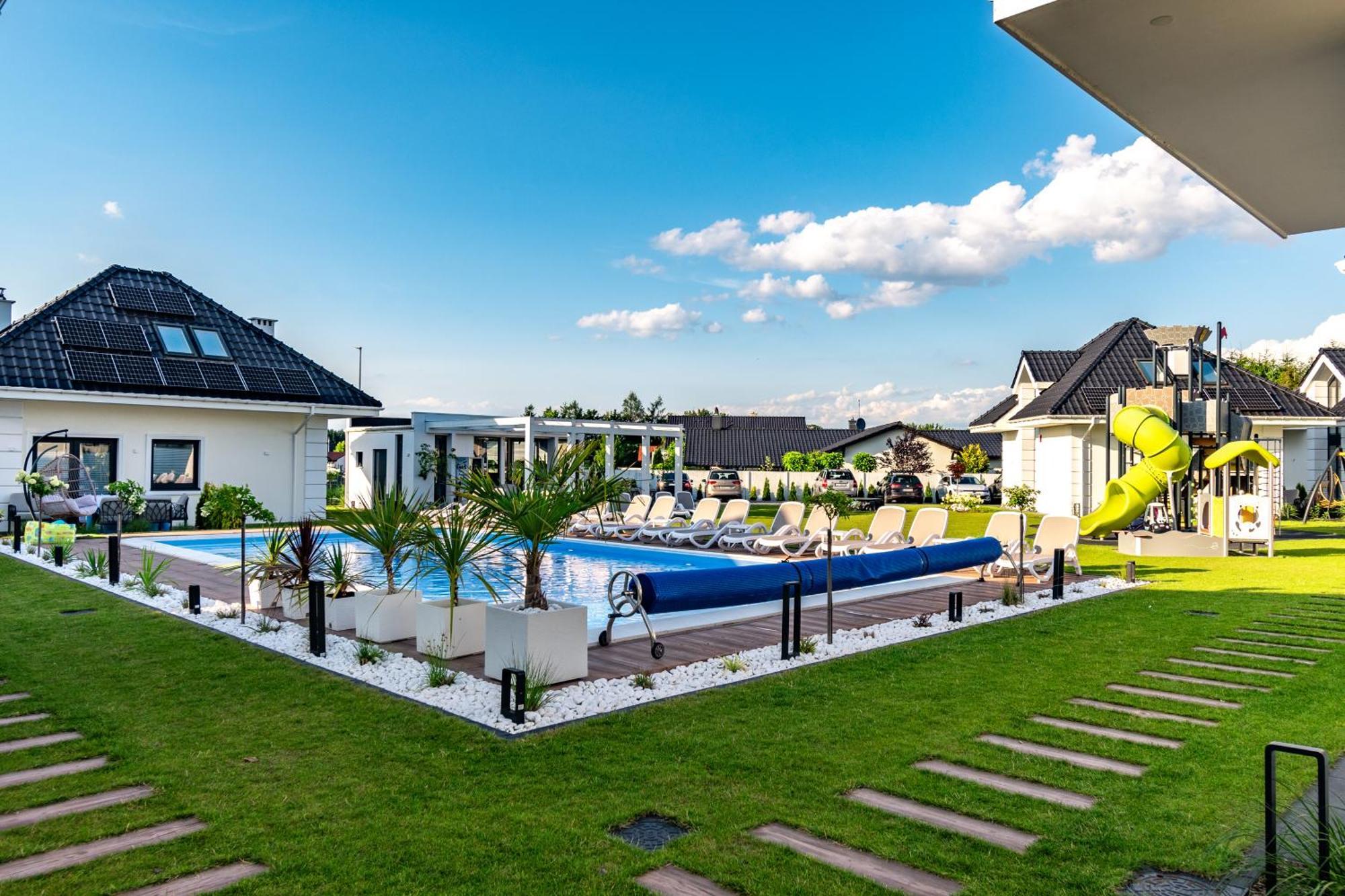 Family Resort Ustka - Domki Dwupoziomowe Z Basenem Exteriér fotografie