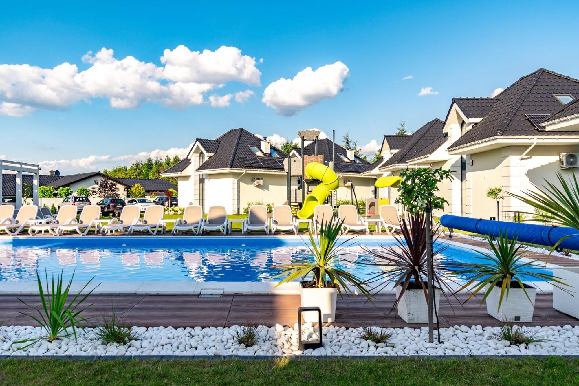 Family Resort Ustka - Domki Dwupoziomowe Z Basenem Exteriér fotografie