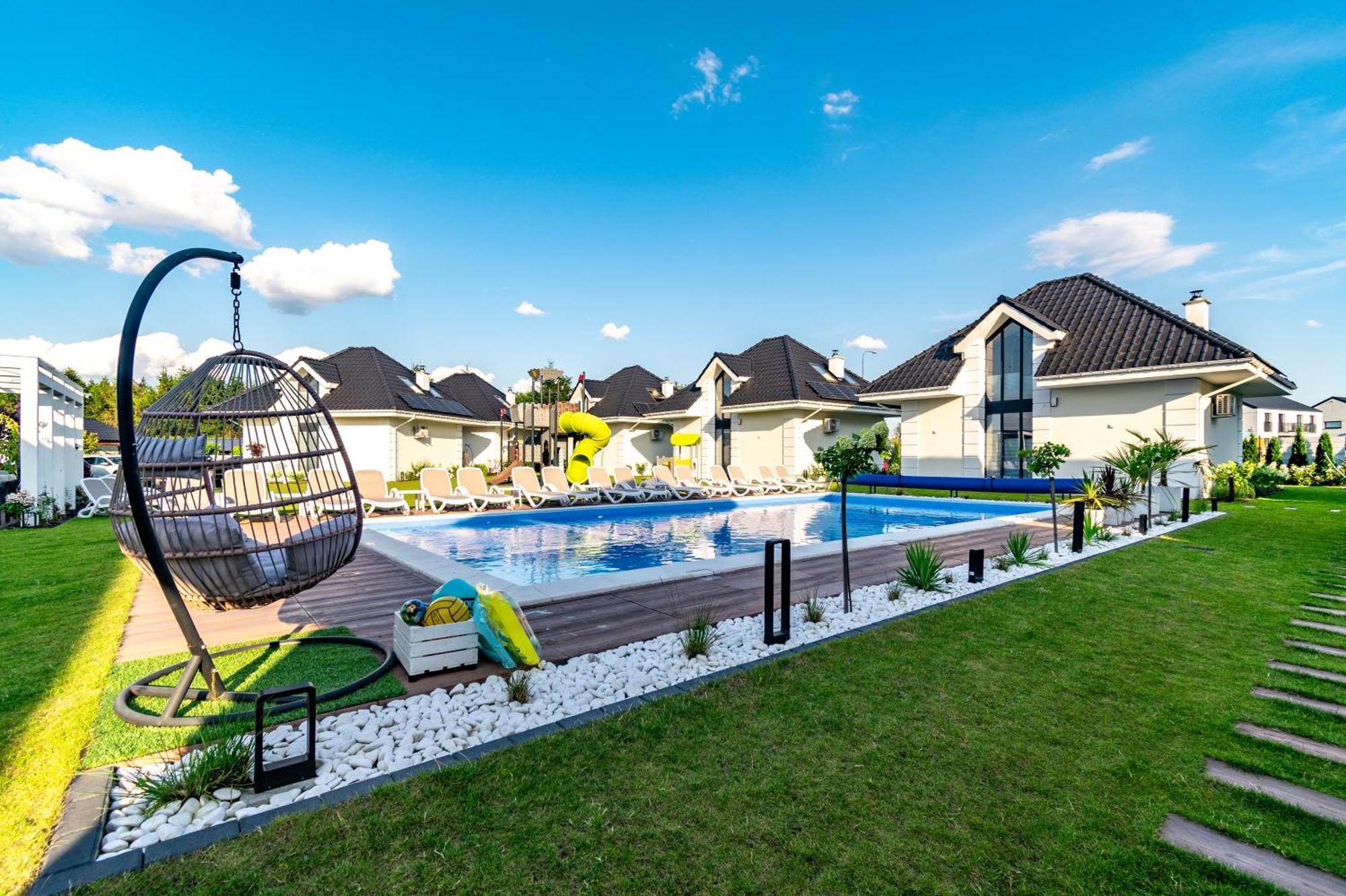 Family Resort Ustka - Domki Dwupoziomowe Z Basenem Exteriér fotografie