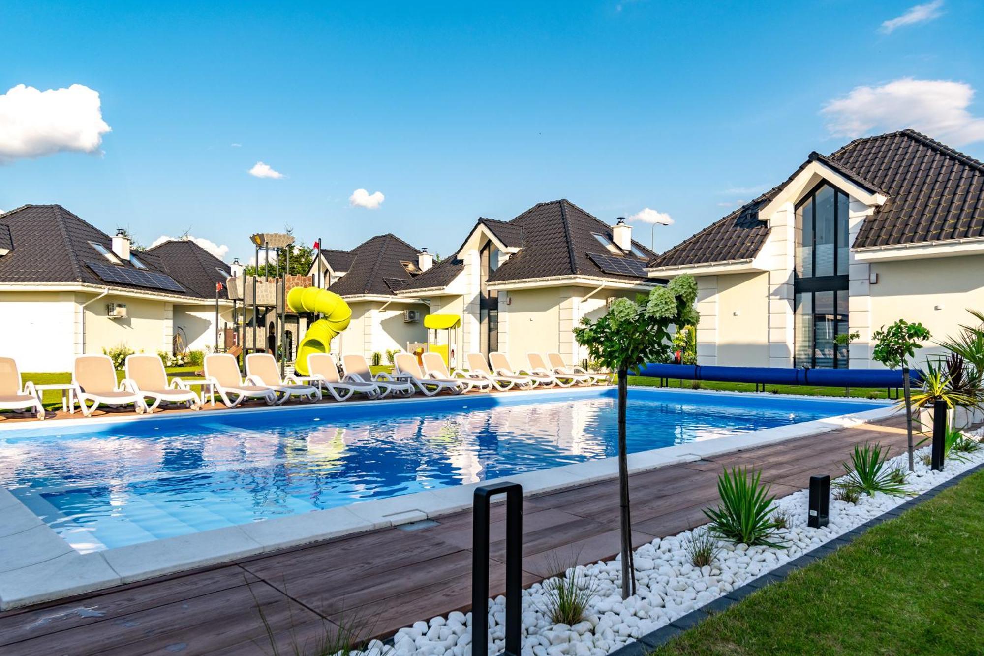 Family Resort Ustka - Domki Dwupoziomowe Z Basenem Exteriér fotografie
