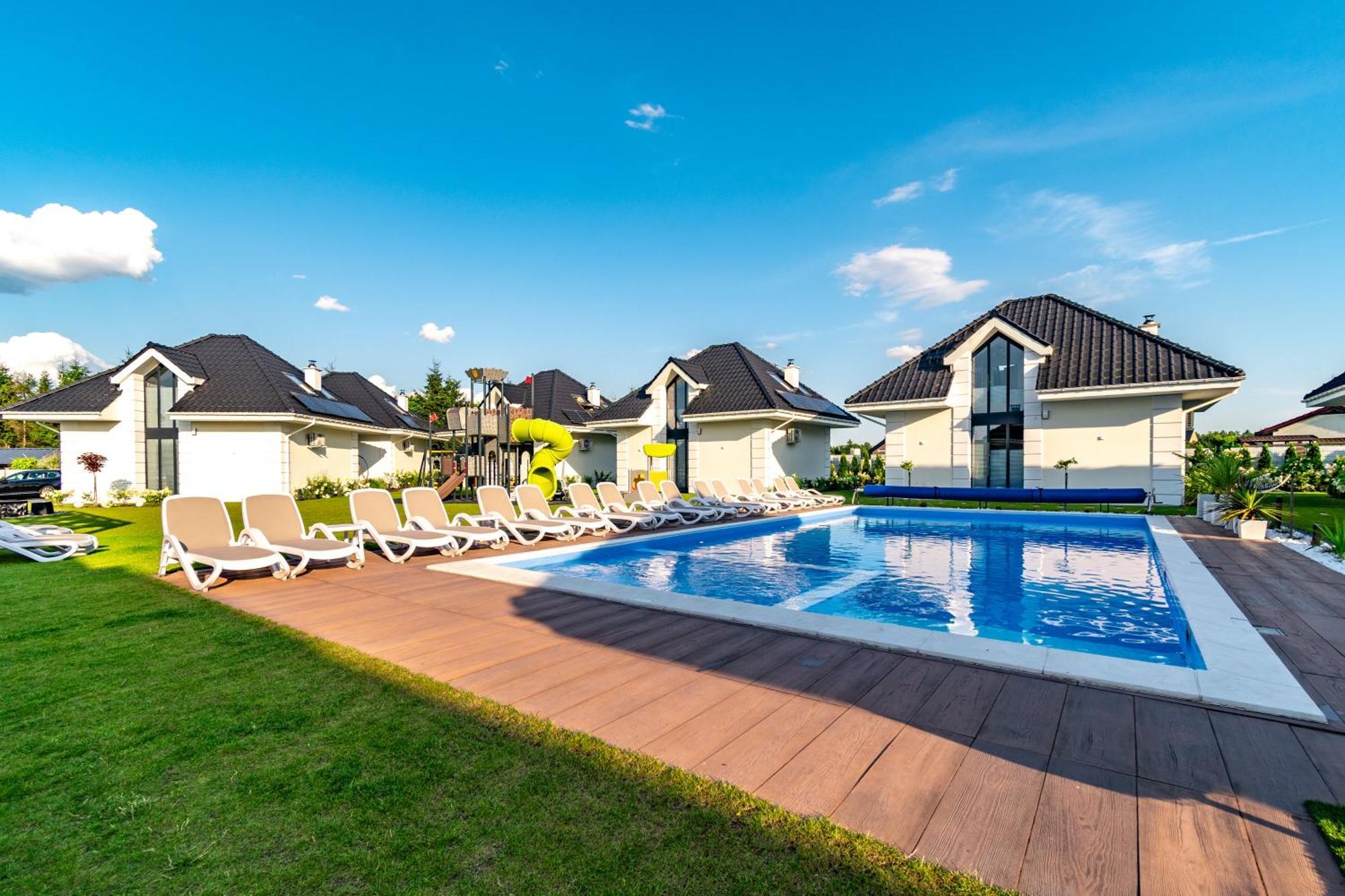 Family Resort Ustka - Domki Dwupoziomowe Z Basenem Exteriér fotografie