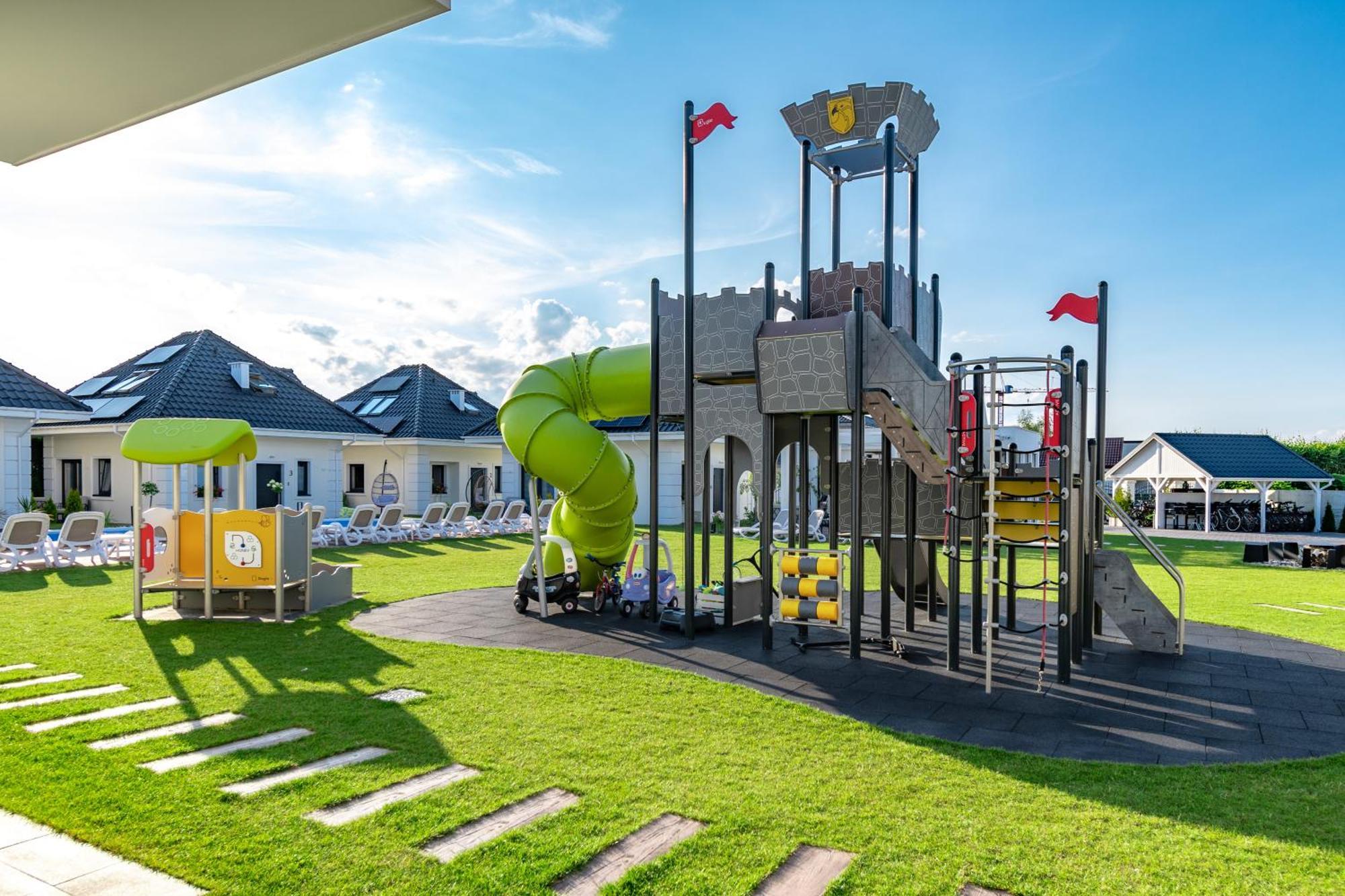Family Resort Ustka - Domki Dwupoziomowe Z Basenem Exteriér fotografie