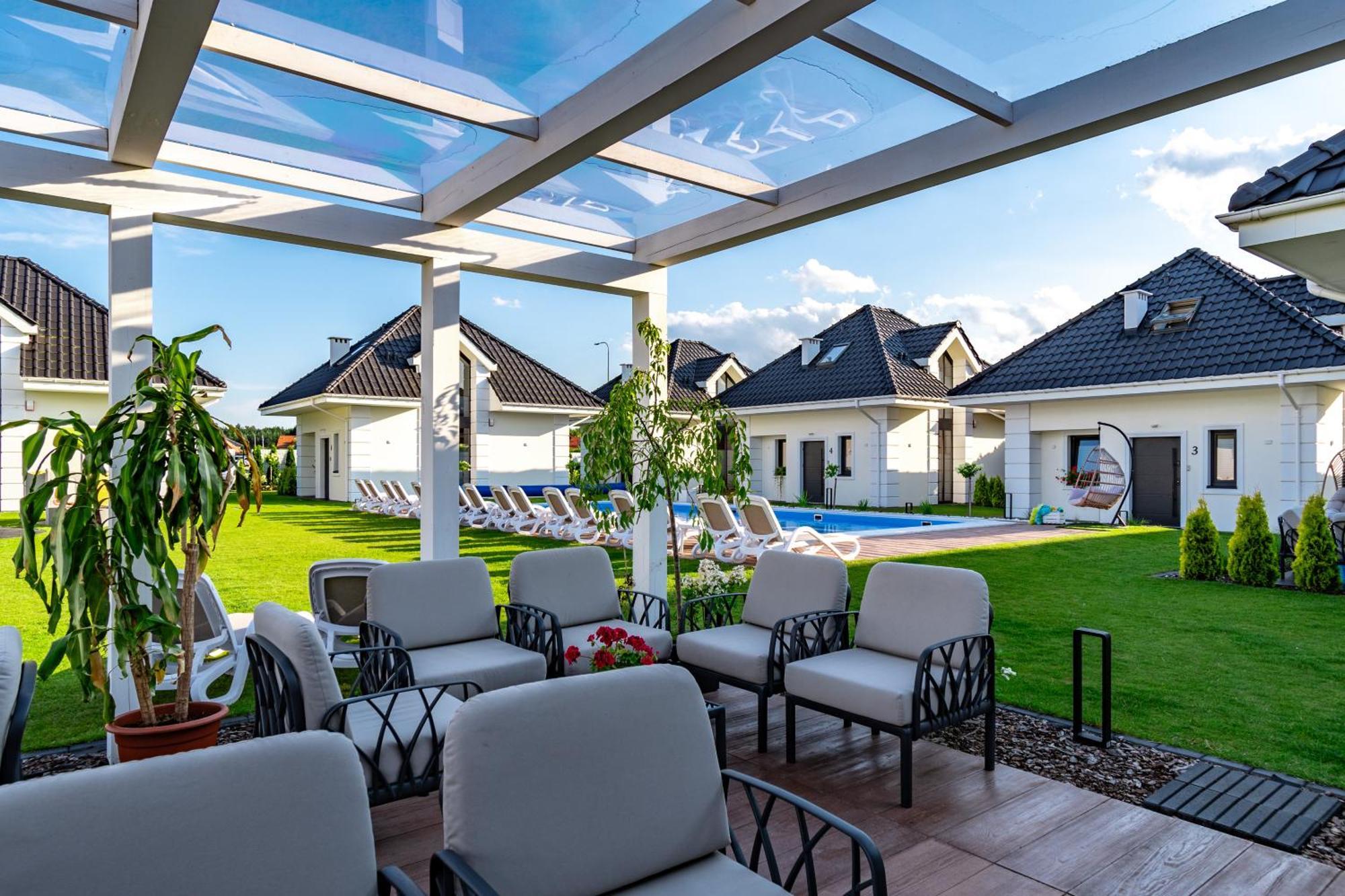 Family Resort Ustka - Domki Dwupoziomowe Z Basenem Exteriér fotografie