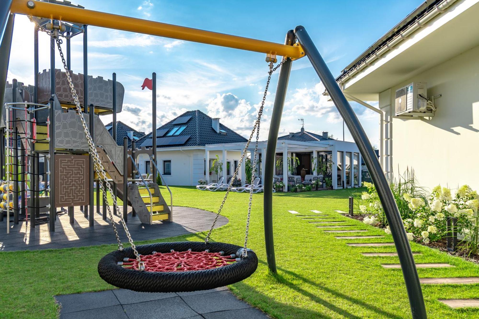 Family Resort Ustka - Domki Dwupoziomowe Z Basenem Exteriér fotografie